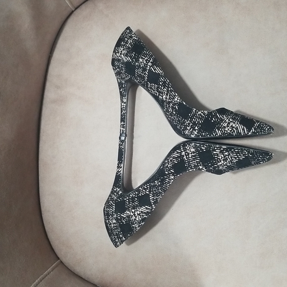 BCBGeneration suede pointed toe  heels - Picture 8 of 9